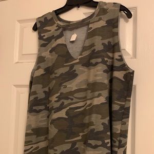 Camo choker top NWT